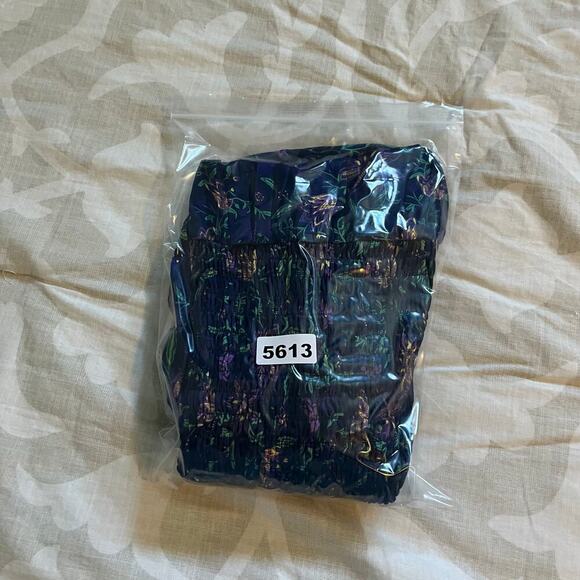 Adelyn Rae Darlene textured smocked floral dress women’s small nwt - Picture 11 of 11